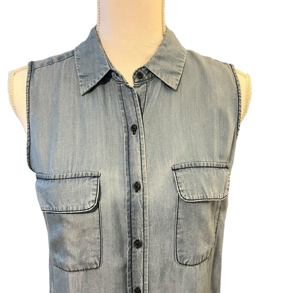 Who What Wear Sleeveless Button Down Denim Chambray Top Size Small - Picture 4 of 8